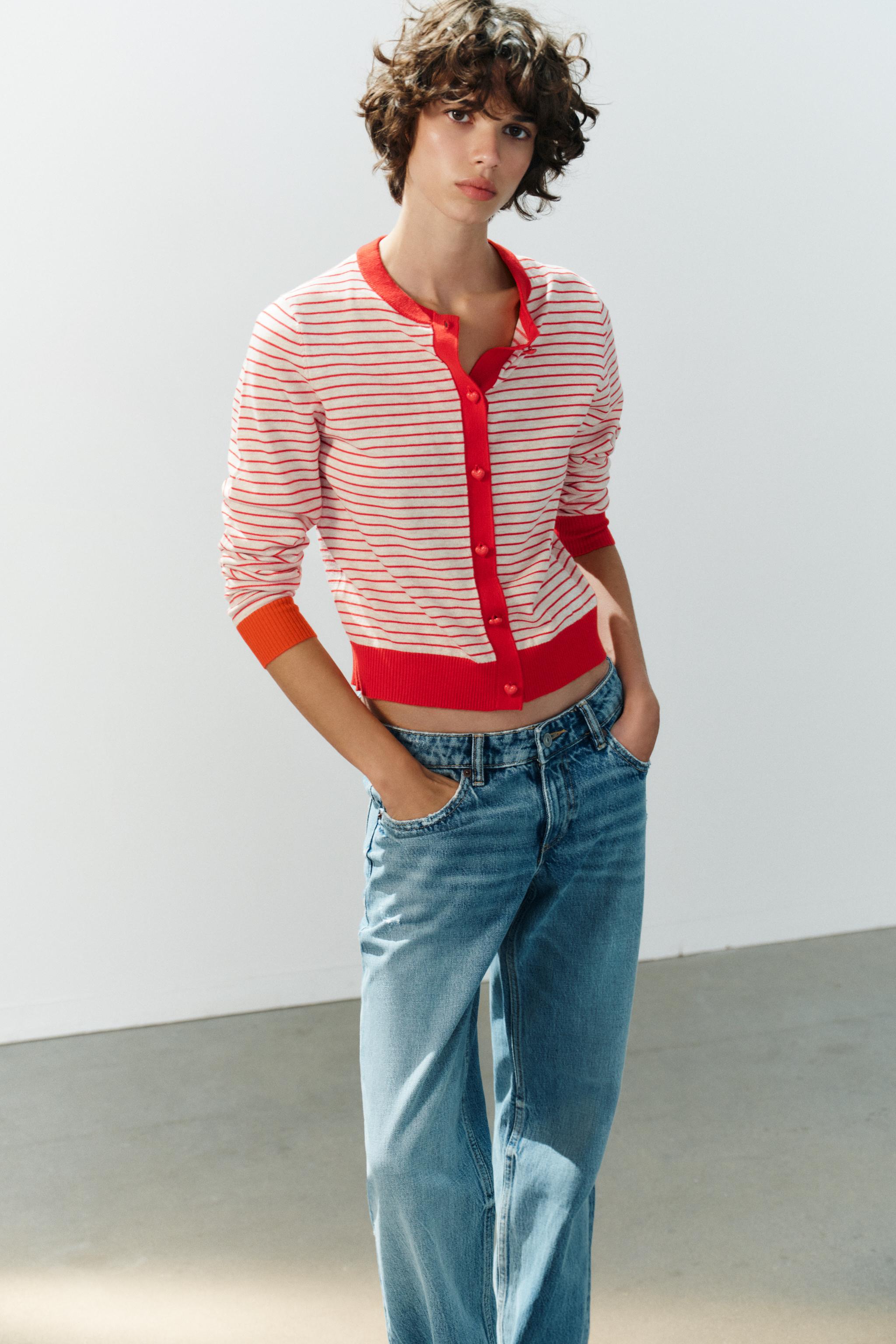 GILET EN MAILLE RAYÉ À BOUTONS CŒUR